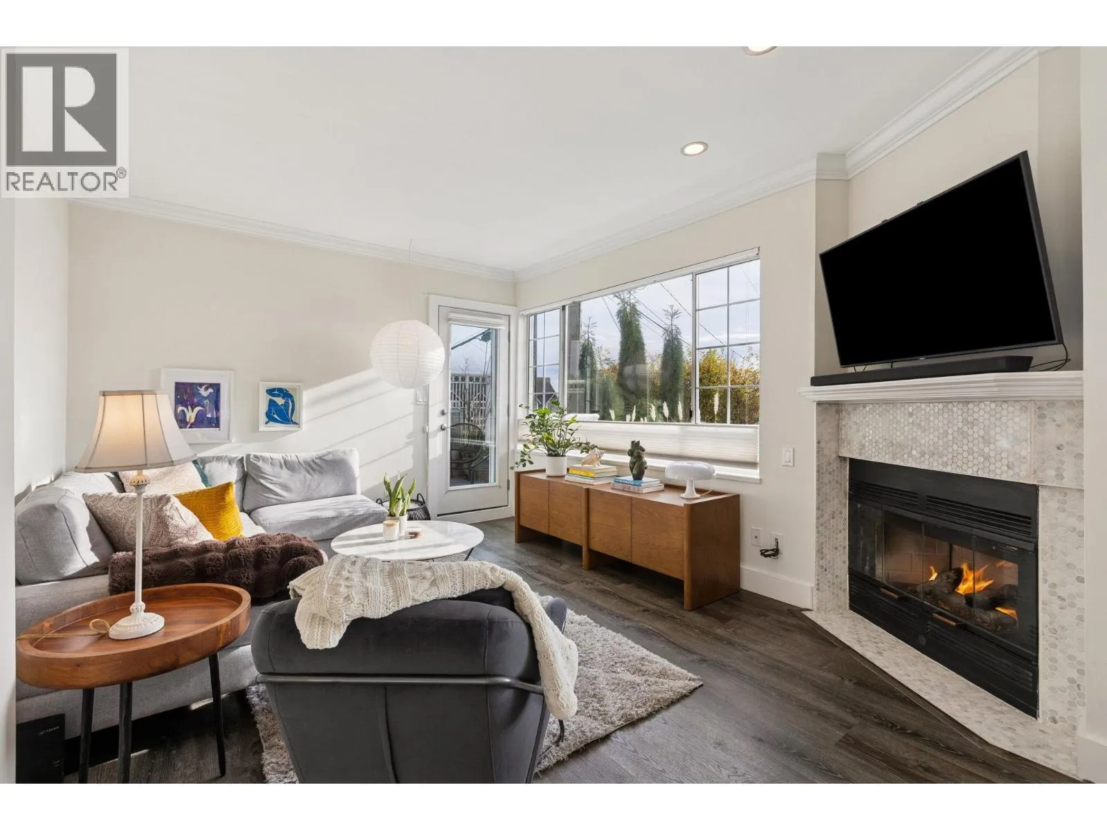 Apartment for rent: 101 2440 Haywood Avenue, West Vancouver, British Columbia V7V 1Y1