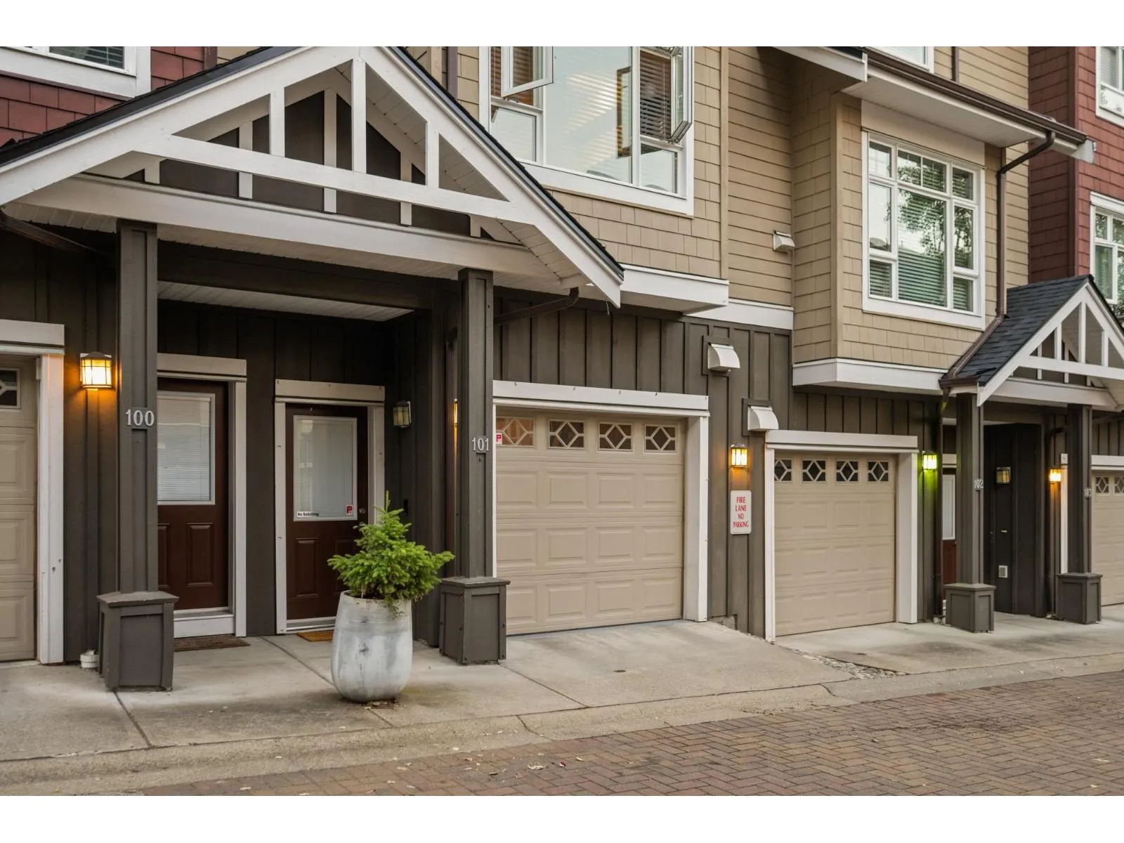 Row / Townhouse for rent: 101 2979 156 Street, Surrey, British Columbia V3Z 8V8