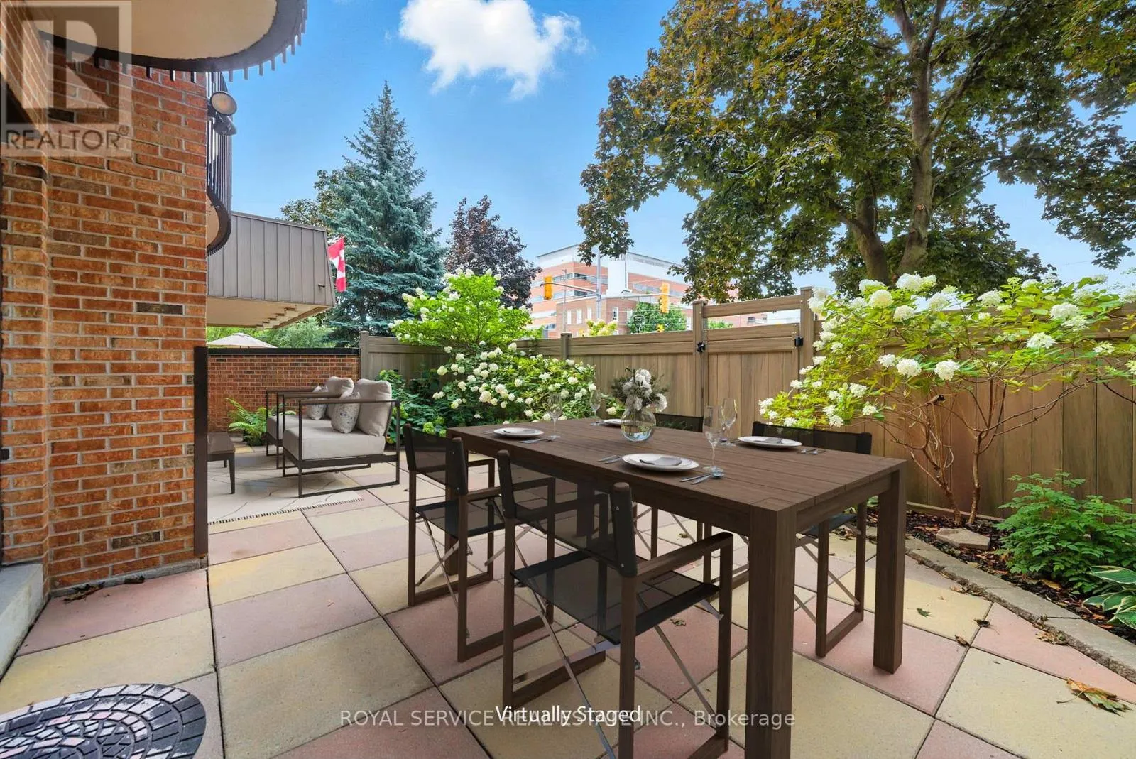 Apartment for rent: 101 - 337 Simcoe Street N, Oshawa, Ontario L1G 4T2