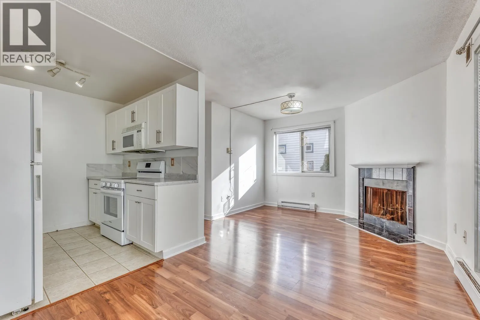 Apartment for rent: 101 620 Blackford Street, New Westminster, British Columbia V3M 1R6