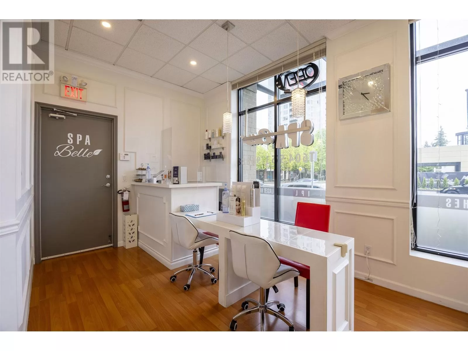 101 6983 Kingsway, Burnaby, British Columbia V5E 1E5