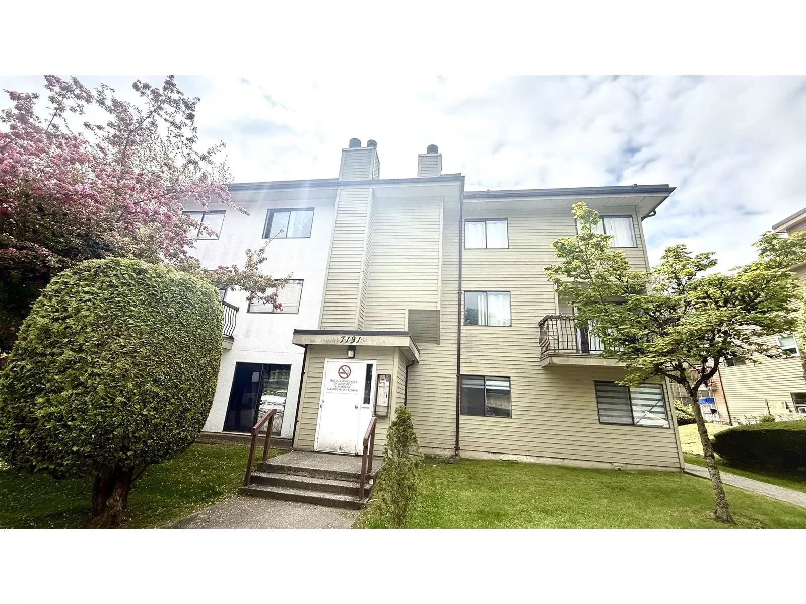 Row / Townhouse for rent: 101 7131 133a Street, Surrey, British Columbia V3W 8A1