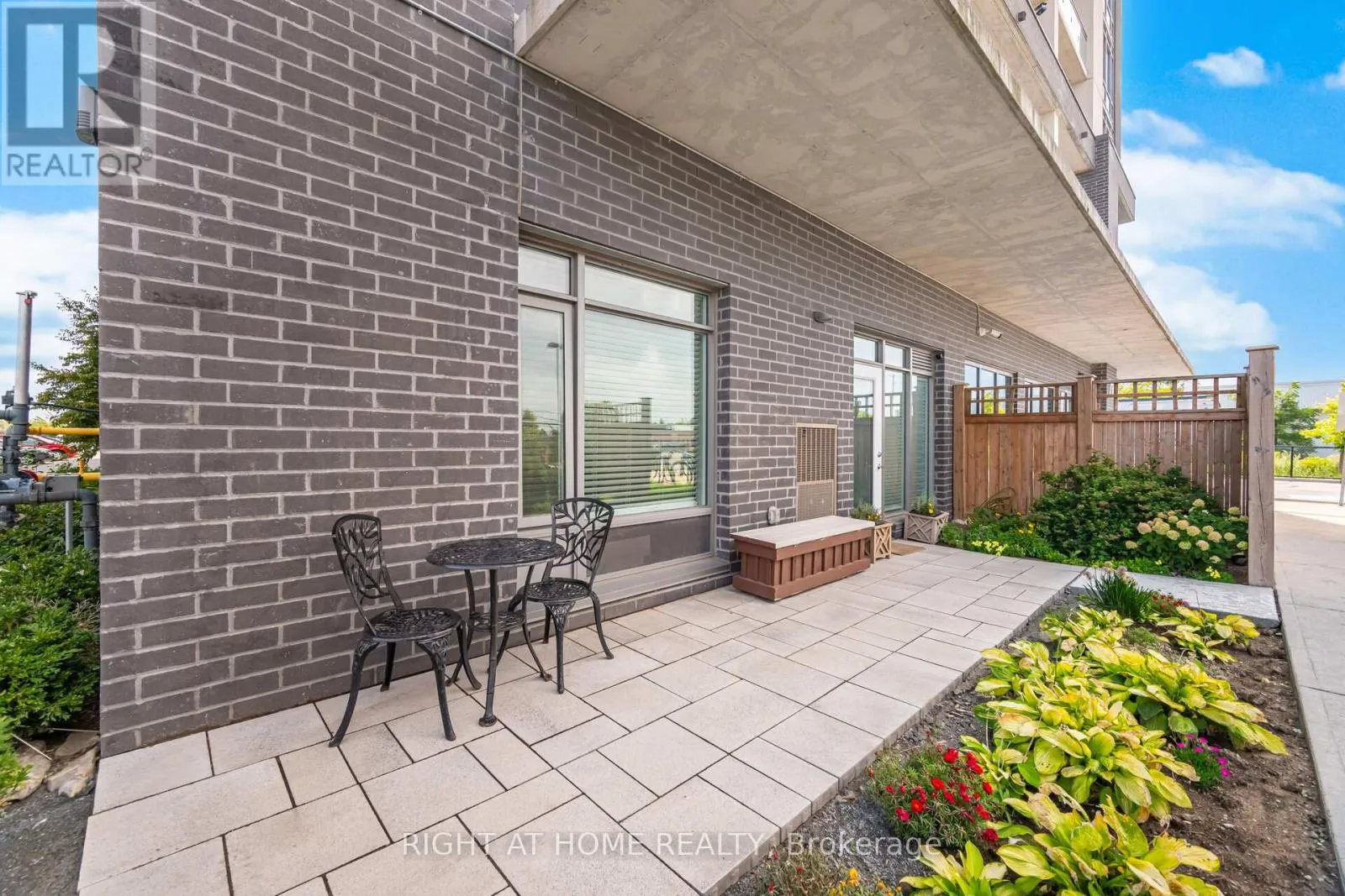 Apartment for rent: 101 - 716 Main Street E, Milton, Ontario L9T 3P6