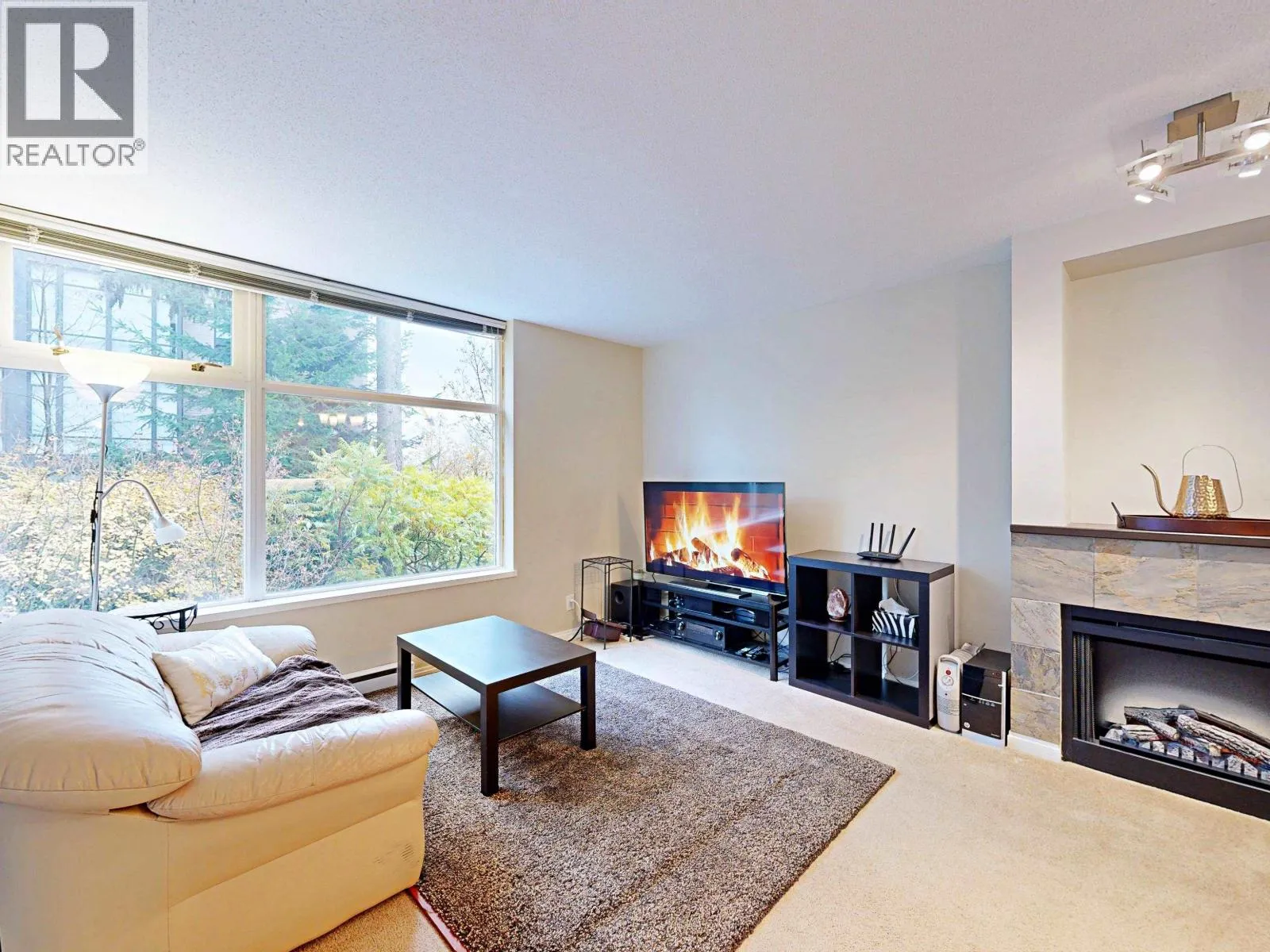 Apartment for rent: 101 9298 University Crescent, Burnaby, British Columbia V5A 4X8