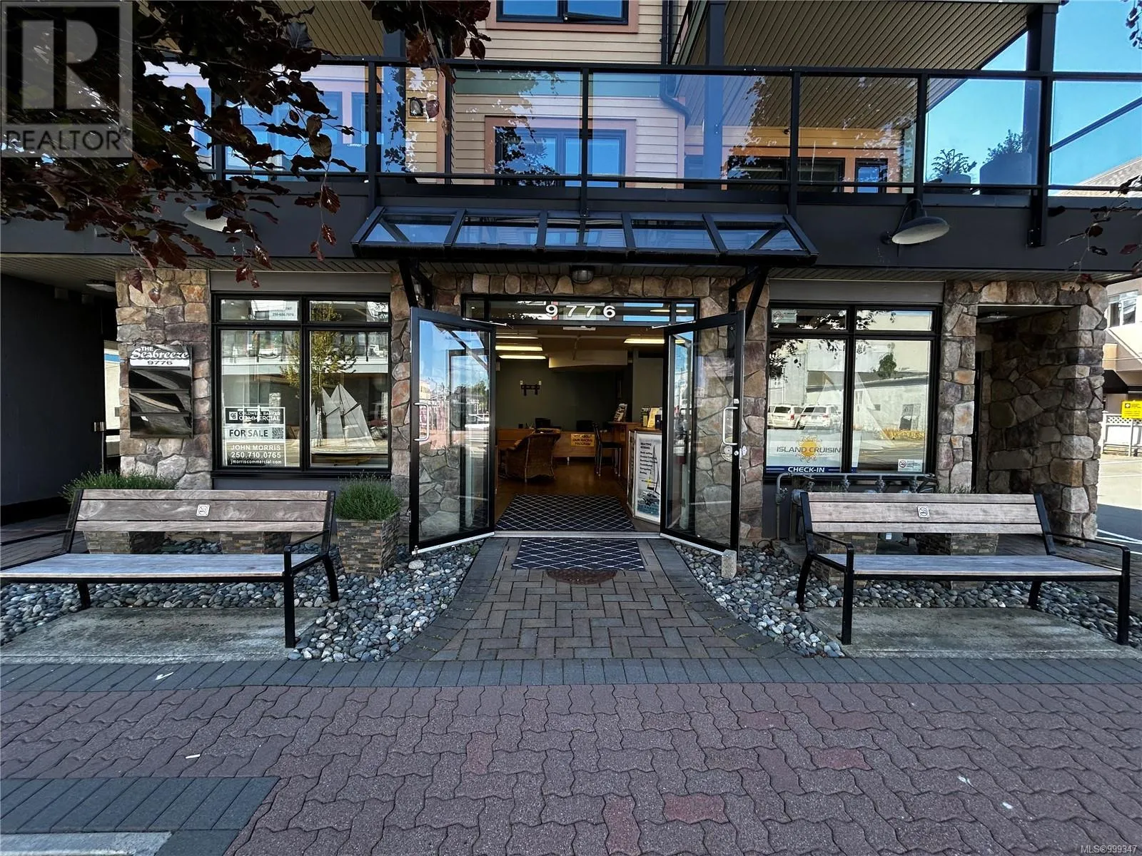Commercial Mix for rent: 101 9776 Fourth St, Sidney, British Columbia V8L 2Z1