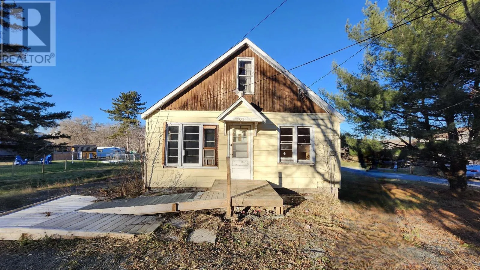 101 Charles Street, Kenora, Ontario P0X 1C0