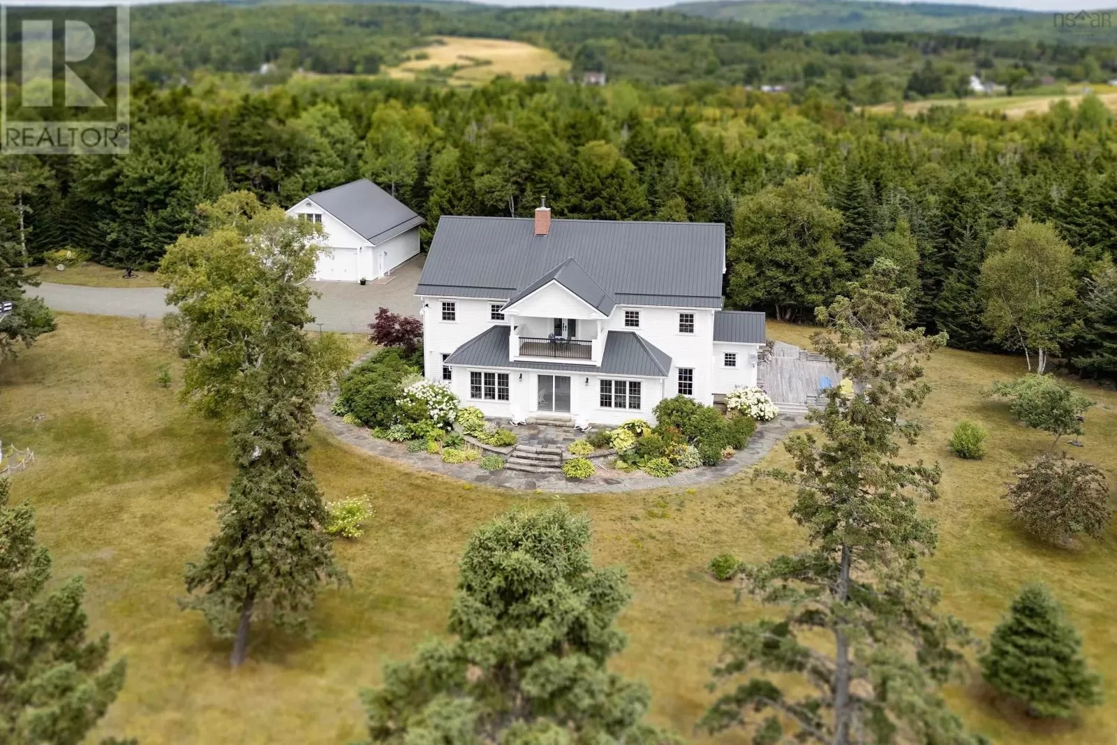 House for rent: 101 Phillip Fulmore Road, Lower Five Islands, Nova Scotia B0M 1N0