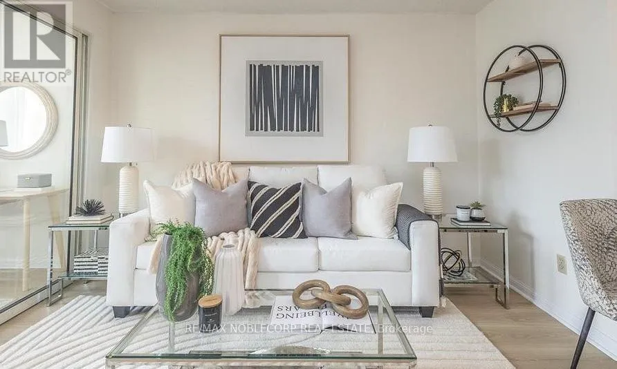 Apartment for rent: 1010 - 25 Grenville Street, Toronto, Ontario M4Y 2X5