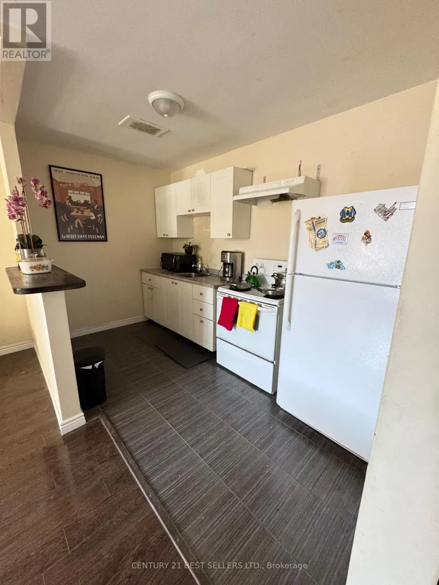 Other for rent: 10-105 Twenty Fifth Street, Toronto, Ontario M8V 3P9