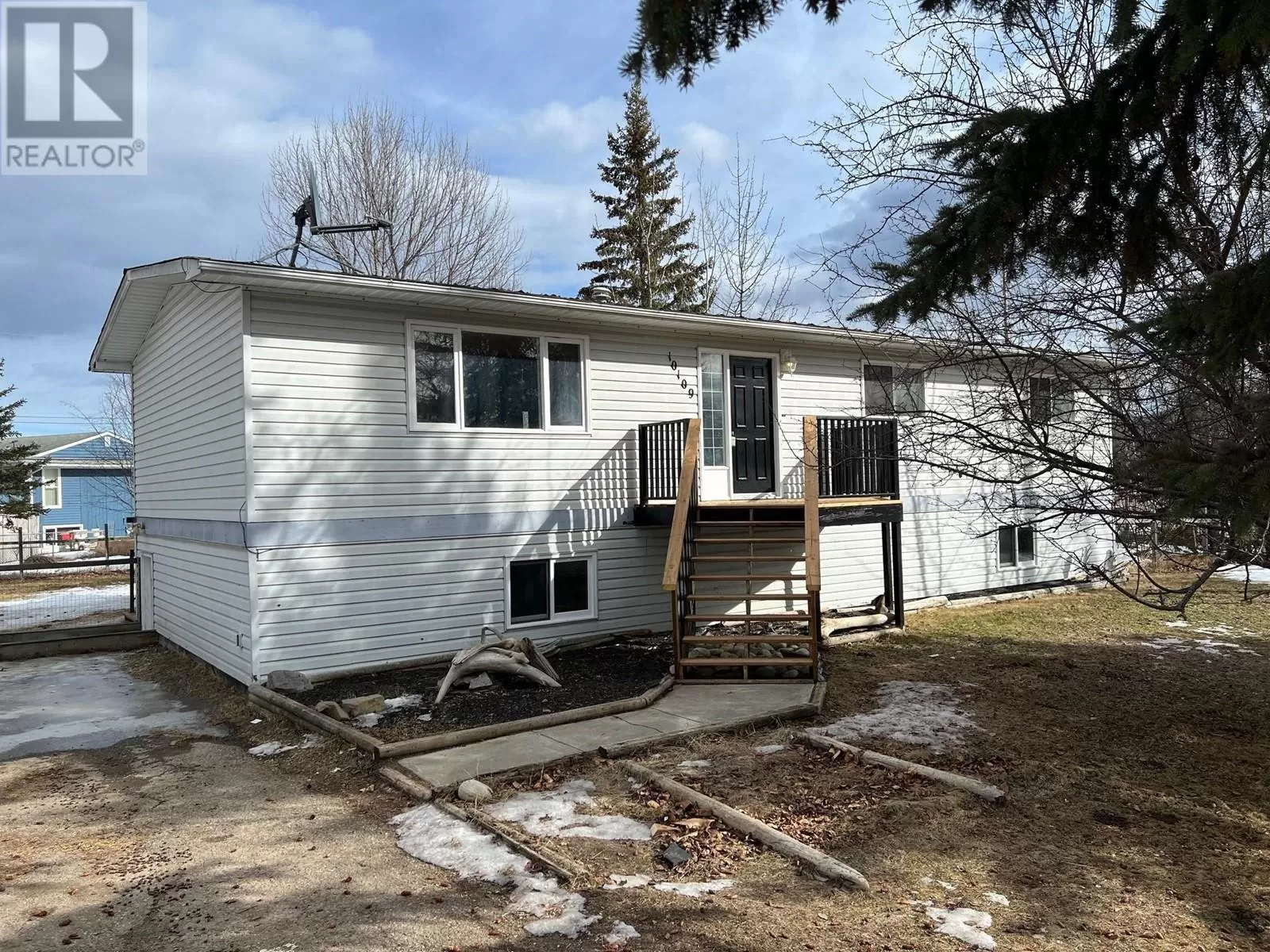 House for rent: 10109 Macintosh Crescent, Hudsons Hope, British Columbia V0C 1V0