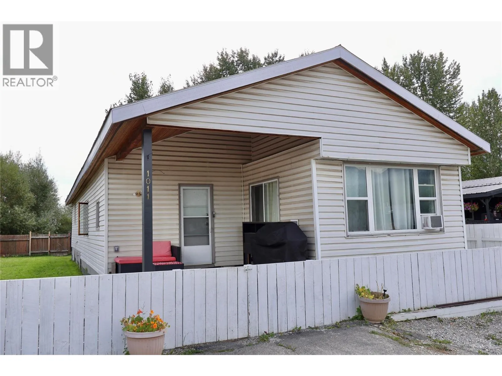 Manufactured Home for rent: 1011 King Crescent, Golden, British Columbia V0A 1H2