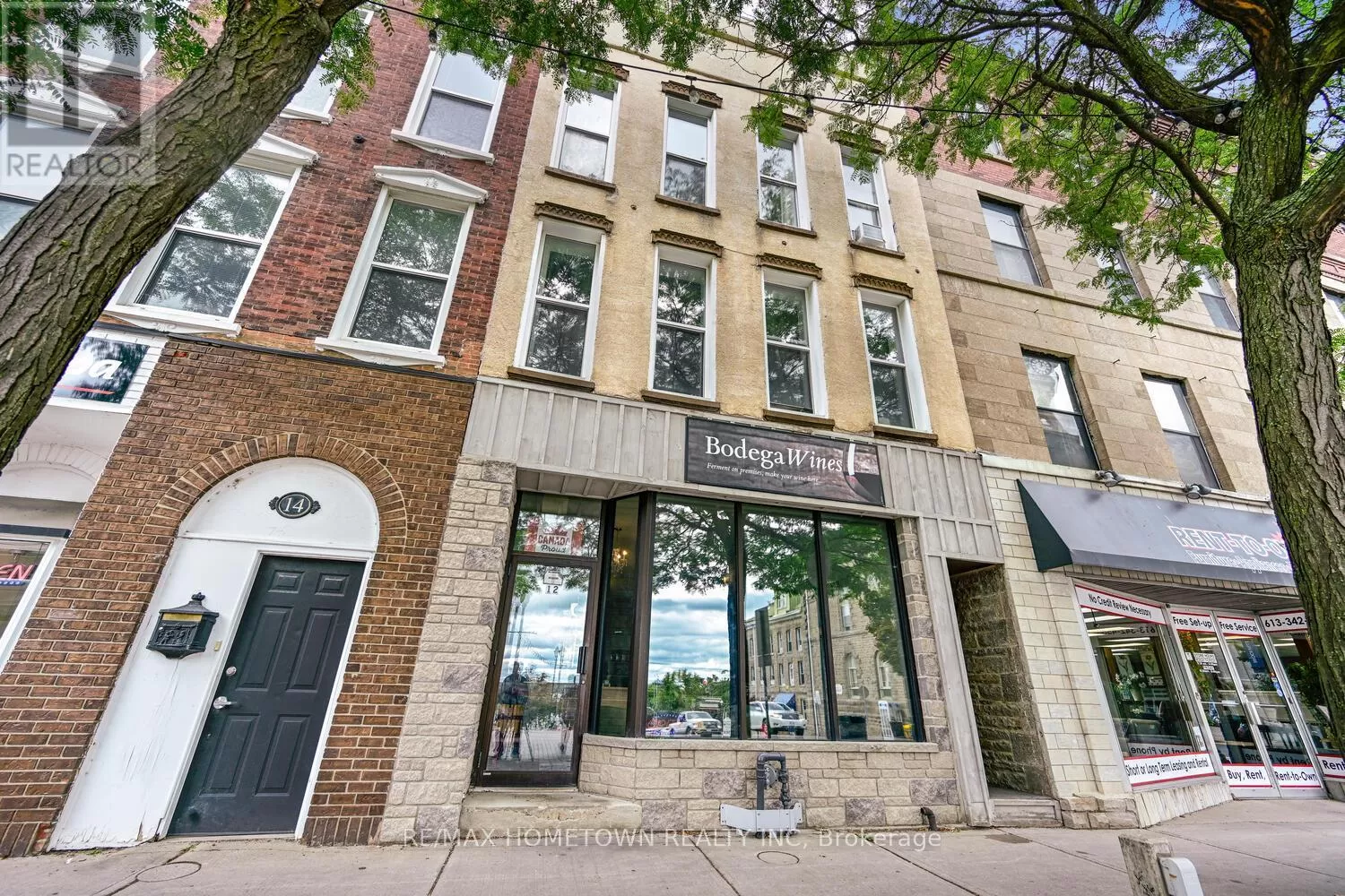 Residential Commercial Mix for rent: 10-12 King Street W, Brockville, Ontario K6V 3P6