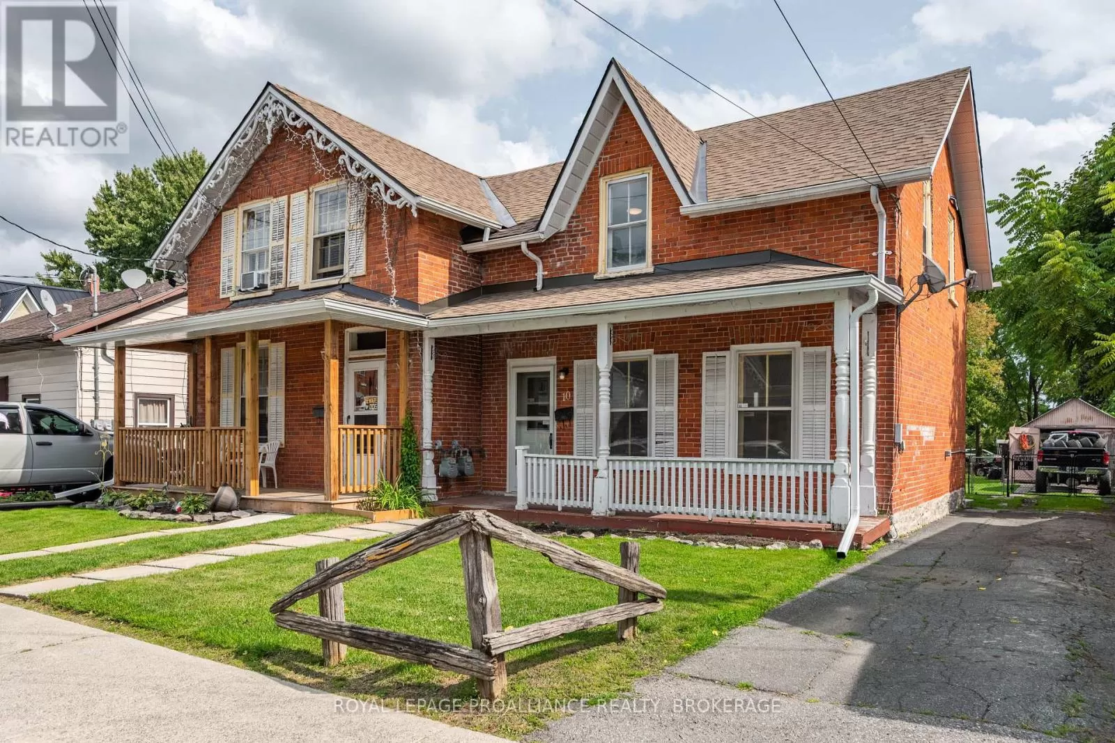 Duplex for rent: 10-12 Thomas Street E, Greater Napanee, Ontario K7R 1K6