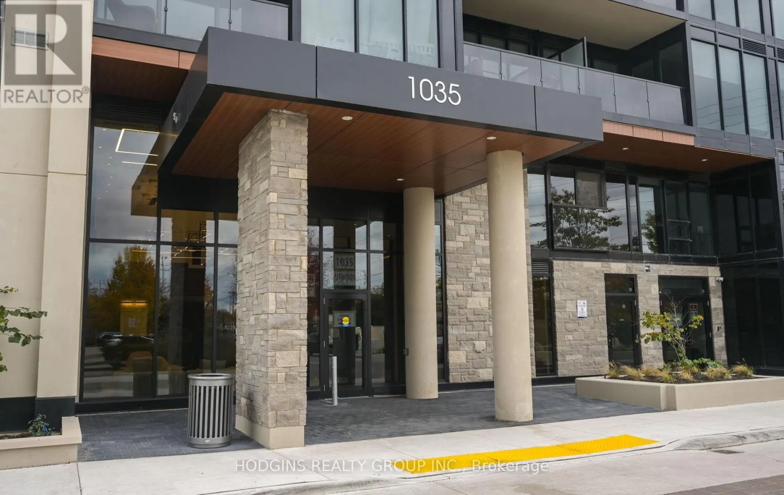 Apartment for rent: 1013 - 1035 Southdown Road, Mississauga, Ontario L5J 0A2