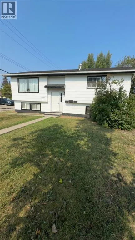 House for rent: 10132 102 Avenue, Grande Prairie, Alberta T8V 1A1