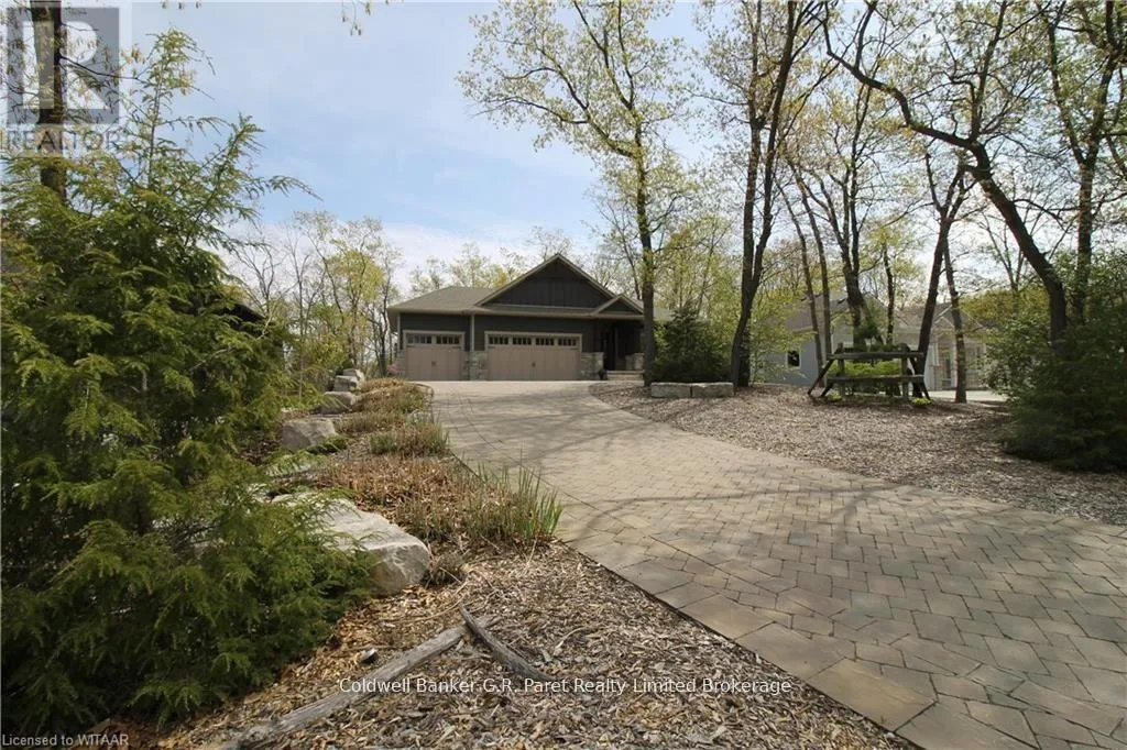 House for rent: 10151 Pinery Bluffs Road, Lambton Shores, Ontario N0M 1T0