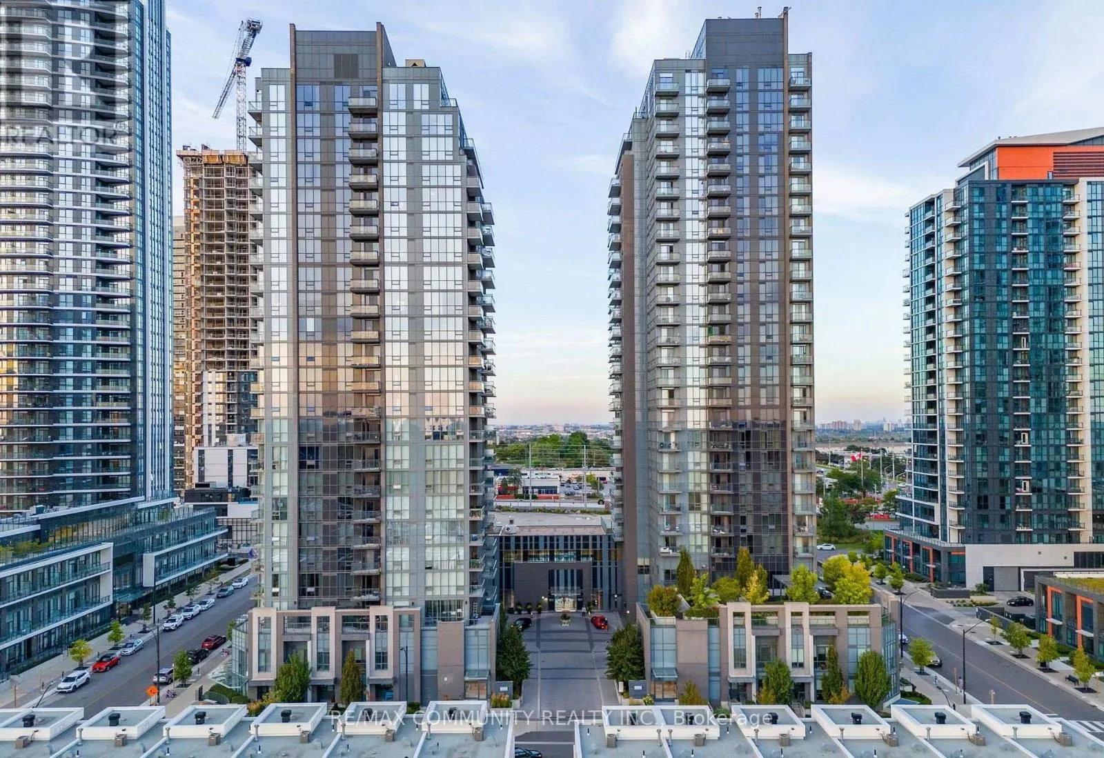 Apartment for rent: 1018 - 5033 Four Springs Avenue, Mississauga, Ontario L5R 0G6