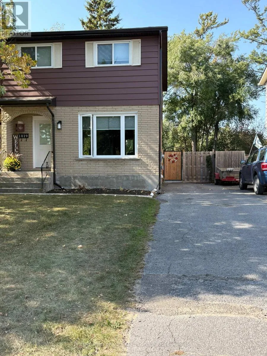 House for rent: 1019 Sprucewood Crescent, Kingston, Ontario K7P 1N1