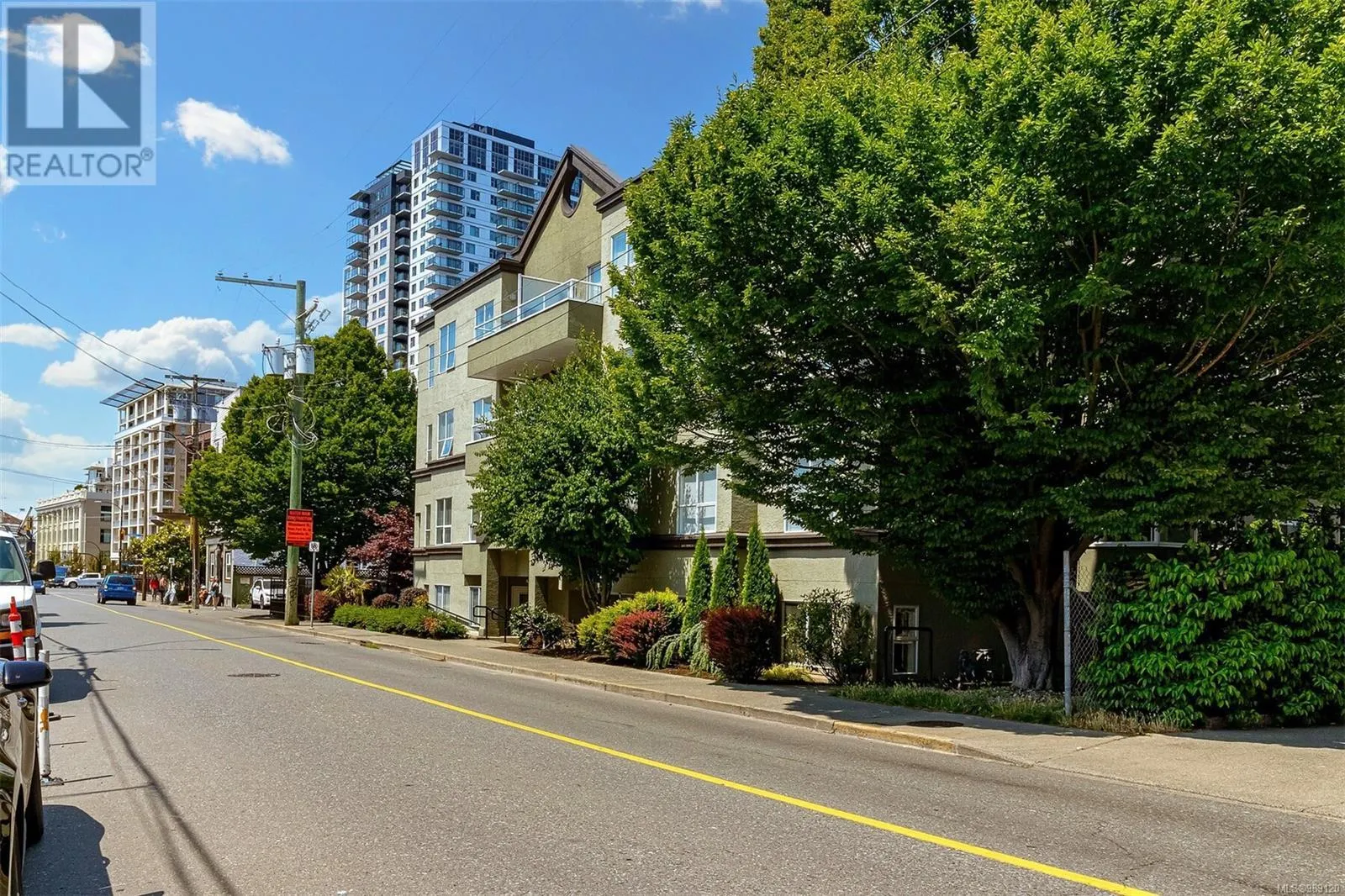 Other for rent: 102 & 103 832 Fisgard St, Victoria, British Columbia V8W 1S1