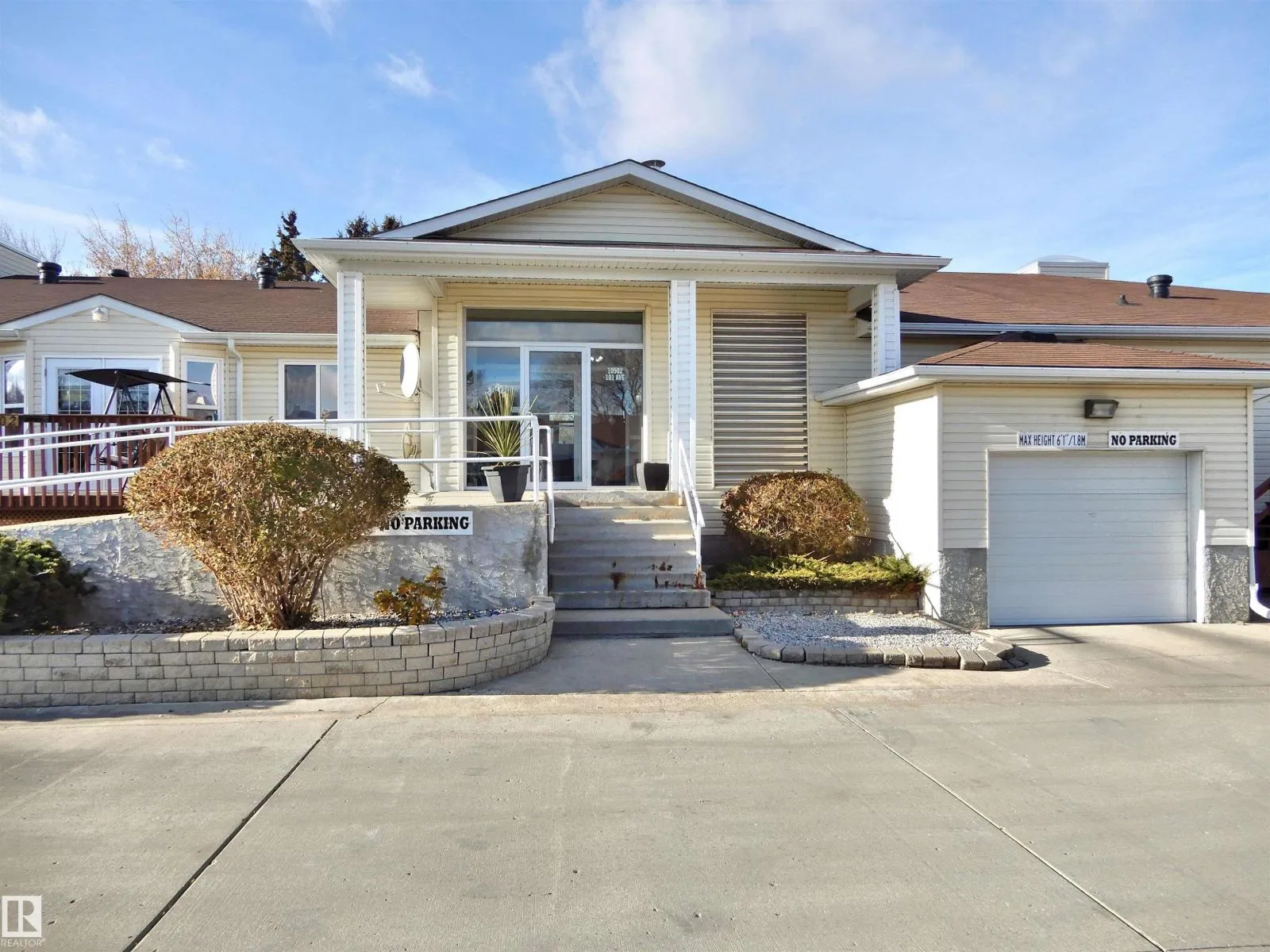 Apartment for rent: #102 10502 101, Morinville, Alberta T8R 1V7