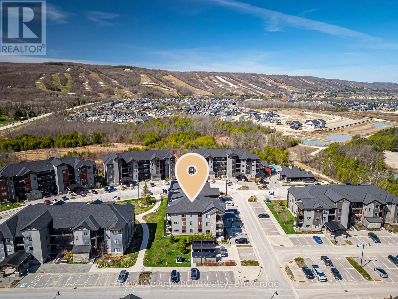 Apartment for rent: 102 - 11 Beckwith Lane, Blue Mountains, Ontario L9Y 0C7