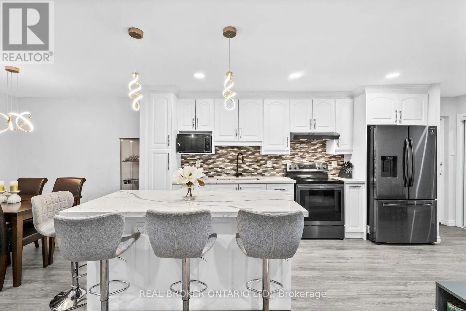 Apartment for rent: 102 - 1200 Bridletowne Circle, Toronto, Ontario M1W 2T9