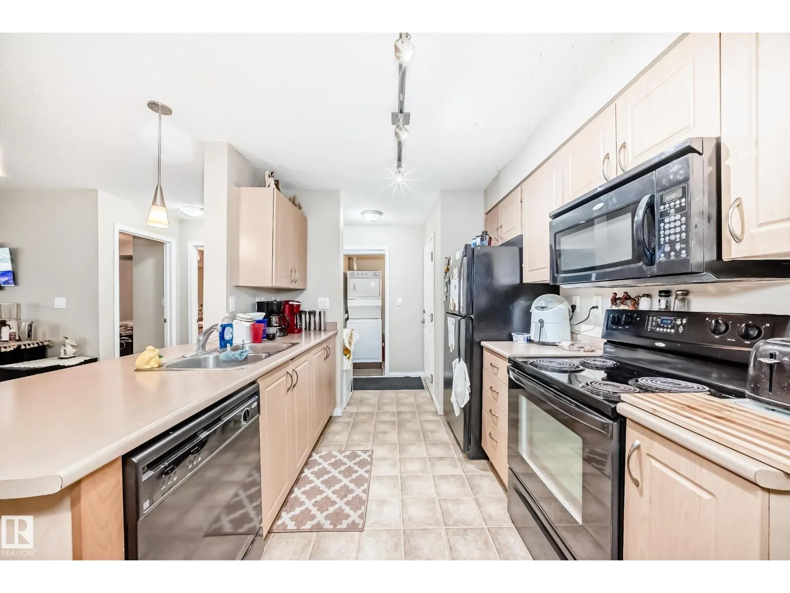 Apartment for rent: #102 13907 136 St Nw Nw, Edmonton, Alberta T6Y 1Y5