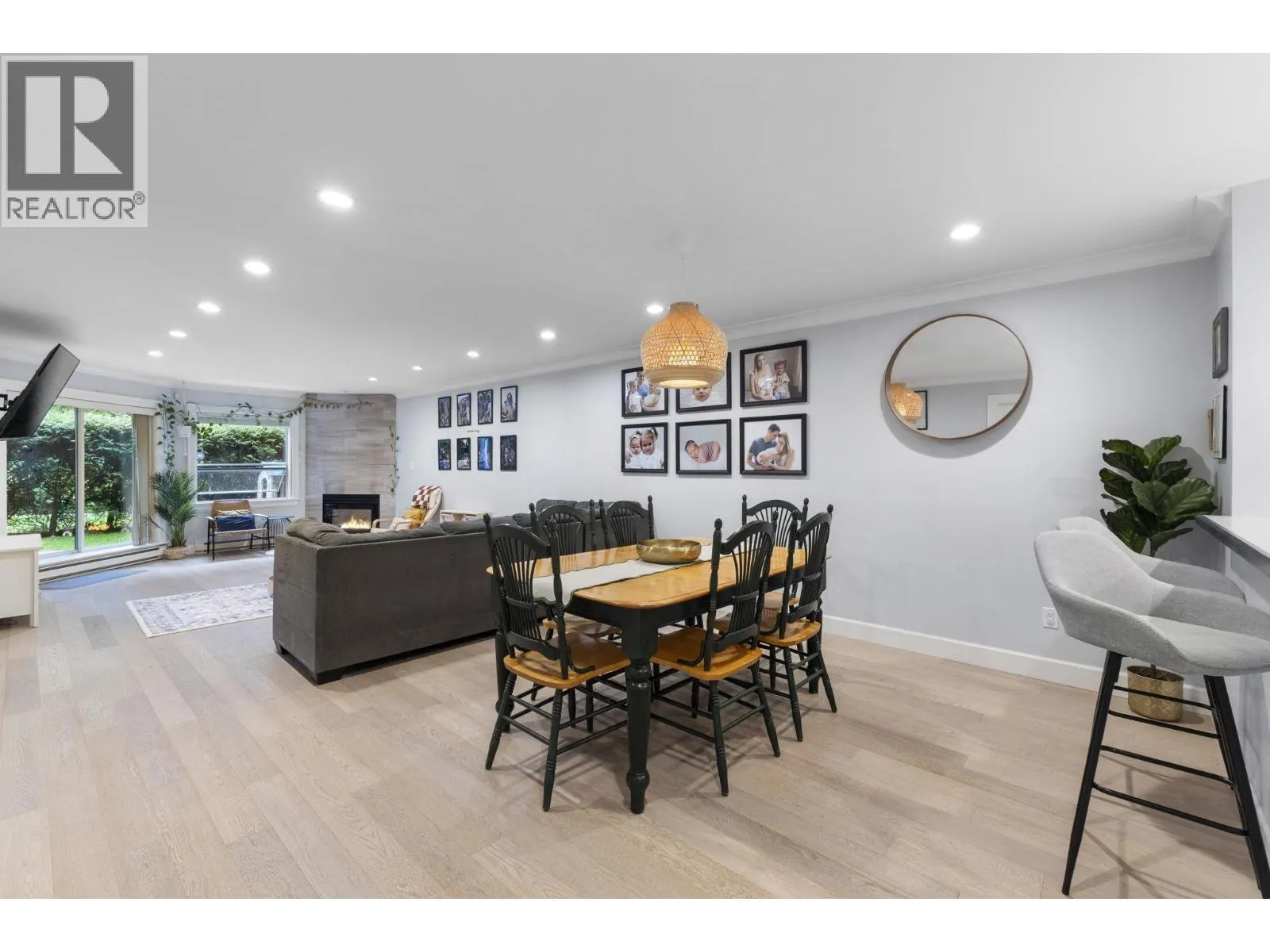 Apartment for rent: 102 1500 Ostler Court, North Vancouver, British Columbia V7G 2S2