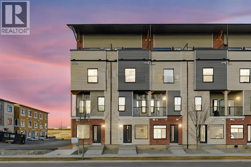 Row / Townhouse for rent: 102, 156 Park Street, Cochrane, Alberta T4C 3H3