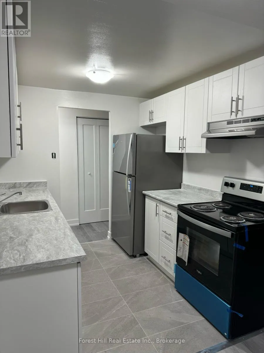 Apartment for rent: 102 - 176 Eighth Street, Collingwood, Ontario L9Y 2C8