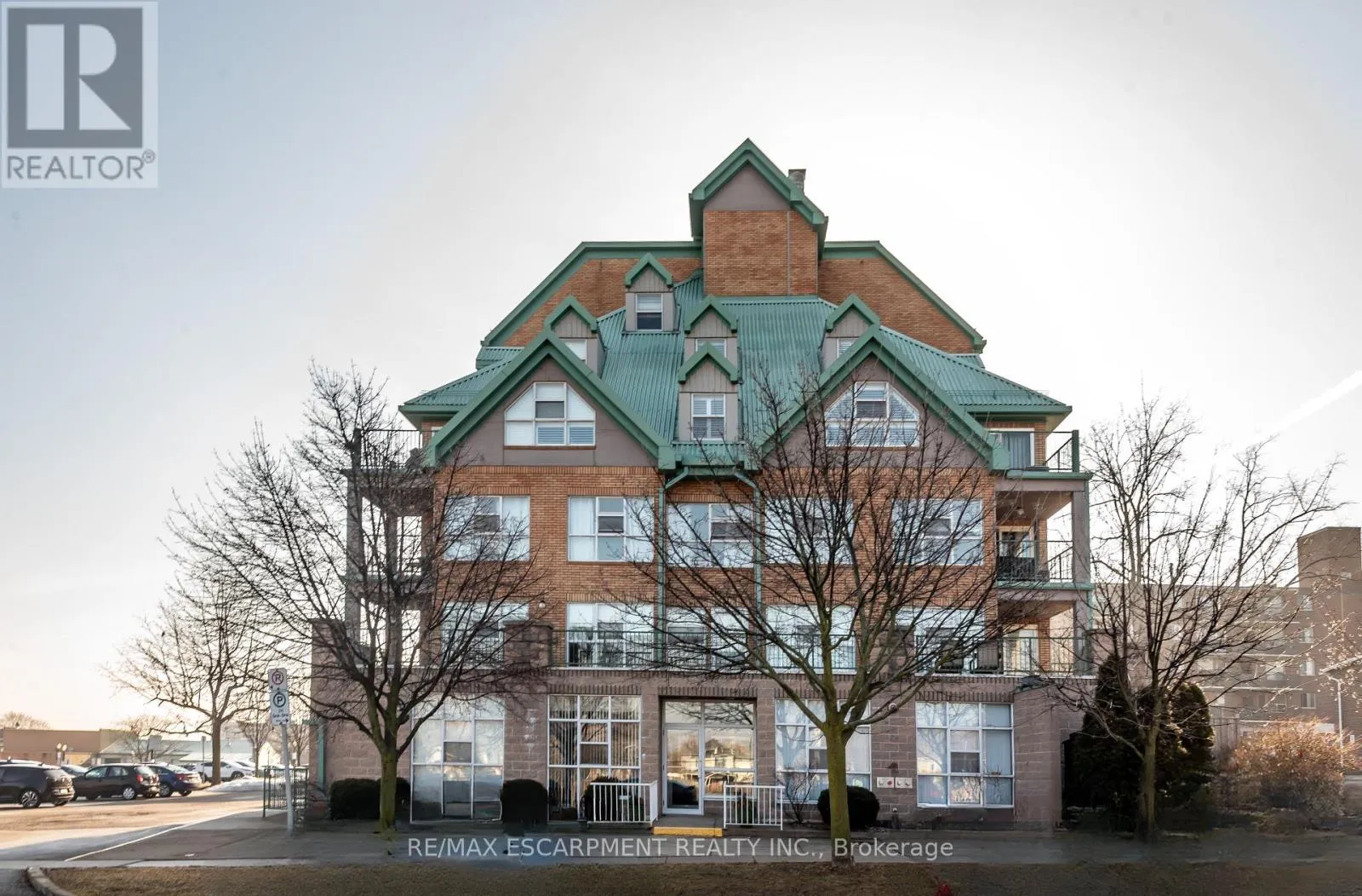 Other for rent: 102 - 19 Lake Avenue S, Hamilton, Ontario L8G 2V1