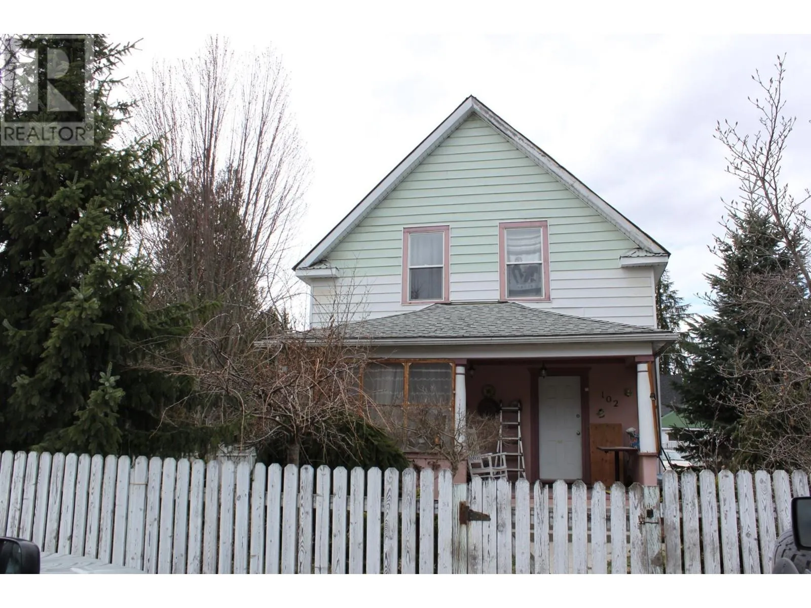 House for rent: 102 1st Avenue, Nakusp, British Columbia V0G 1R0