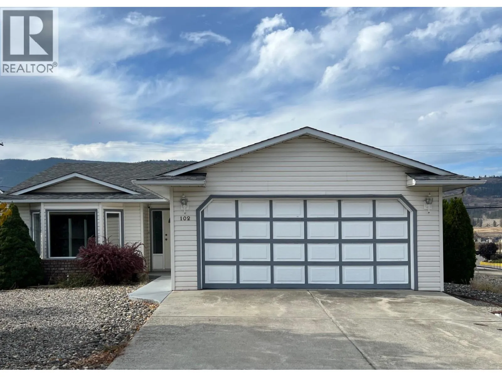 House for rent: 102 1st Street, Vernon, British Columbia V1H 1Z1