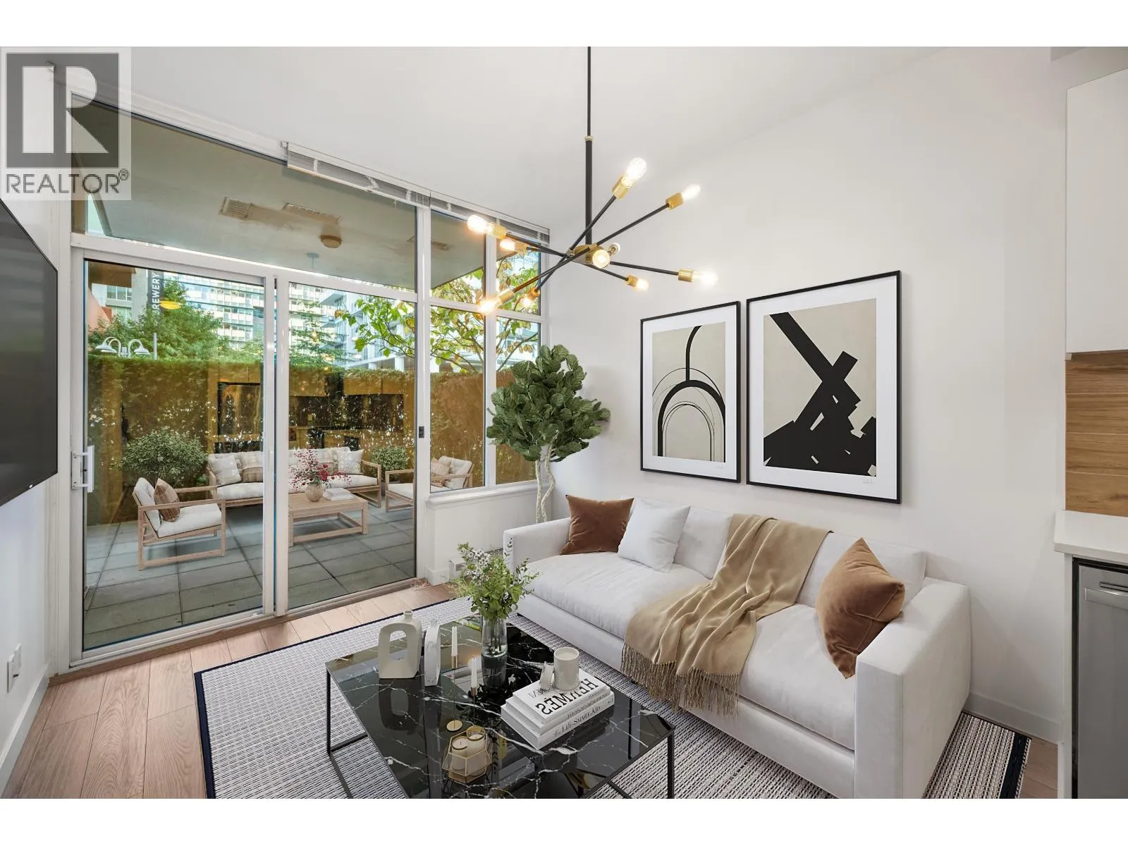 Apartment for rent: 102 200 Nelson's Crescent, New Westminster, British Columbia V3L 0H4