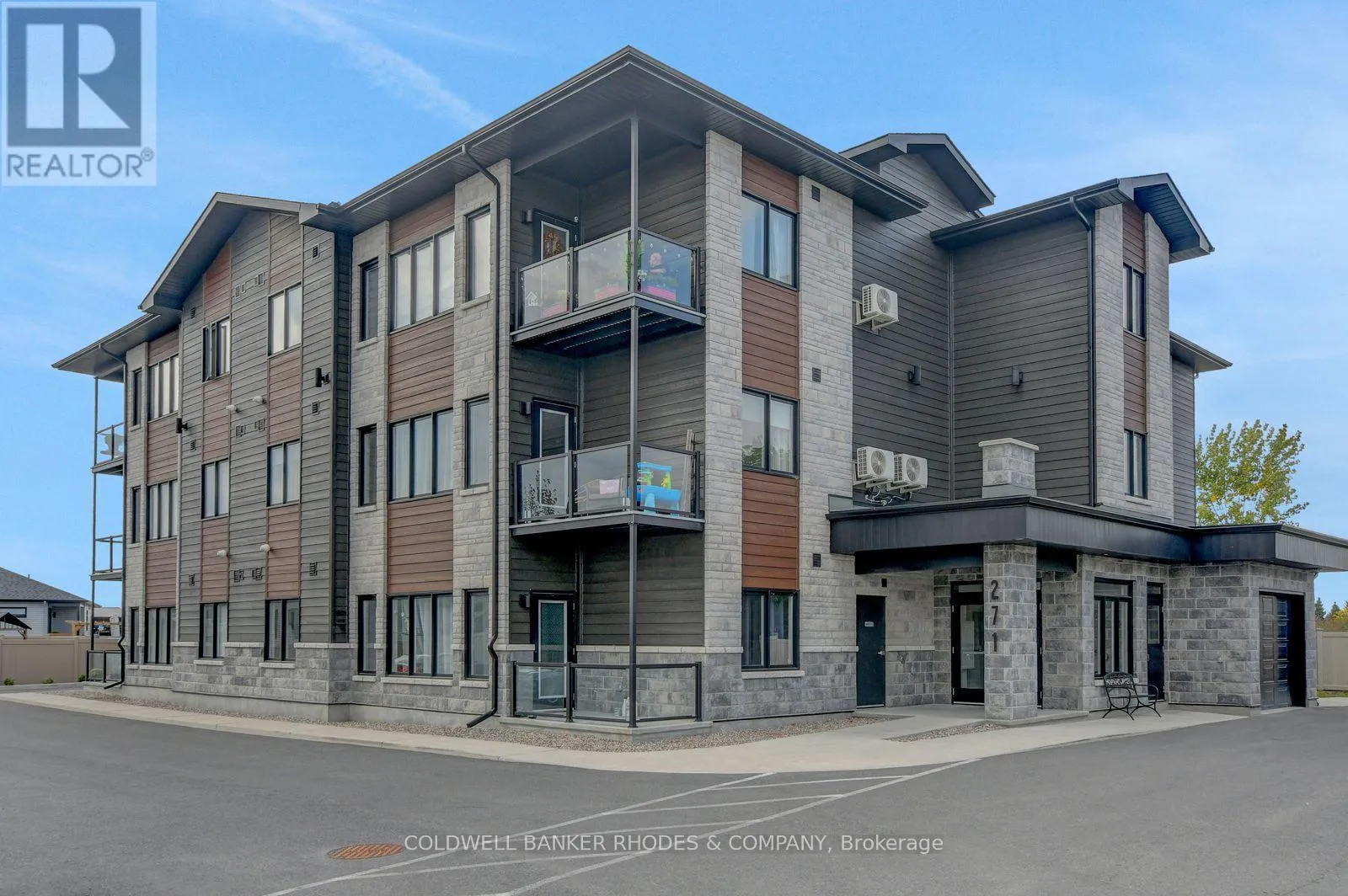 Apartment for rent: 102 - 271 Belfort Street, Russell, Ontario K0A 1W0