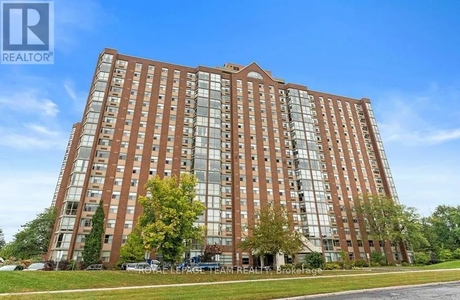 Apartment for rent: 102 - 2760 Carousel Crescent, Ottawa, Ontario K1T 2N4