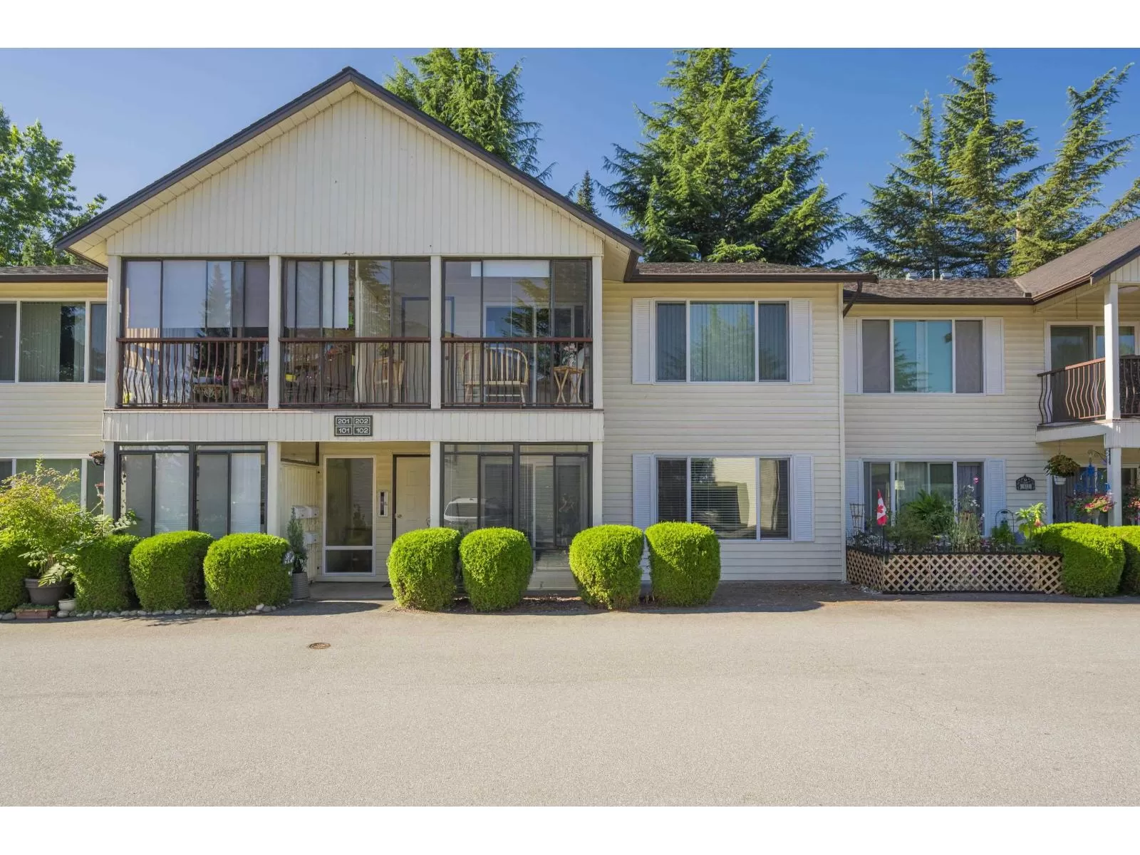 Row / Townhouse for rent: 102 2853 Bourquin Crescent, Abbotsford, British Columbia V2S 6H6