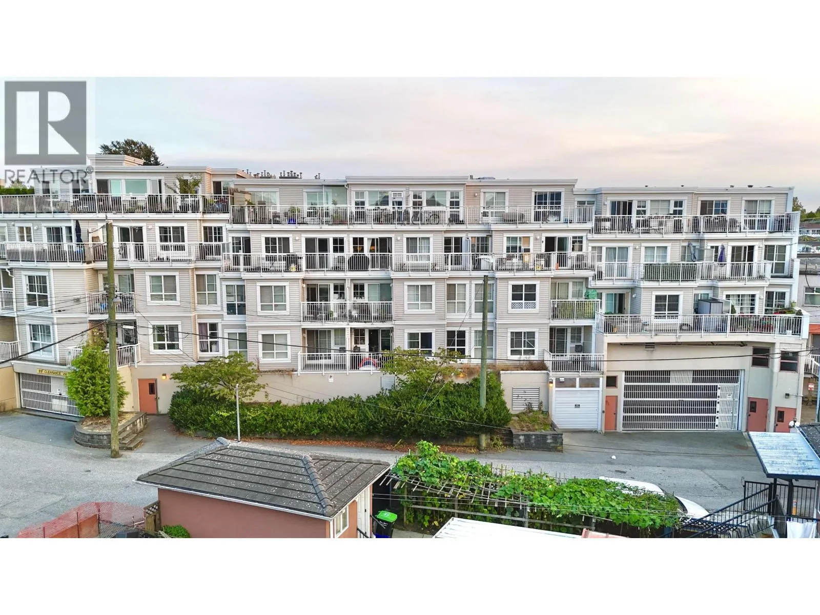 Apartment for rent: 102 2973 Kingsway, Vancouver, British Columbia V5R 5J4