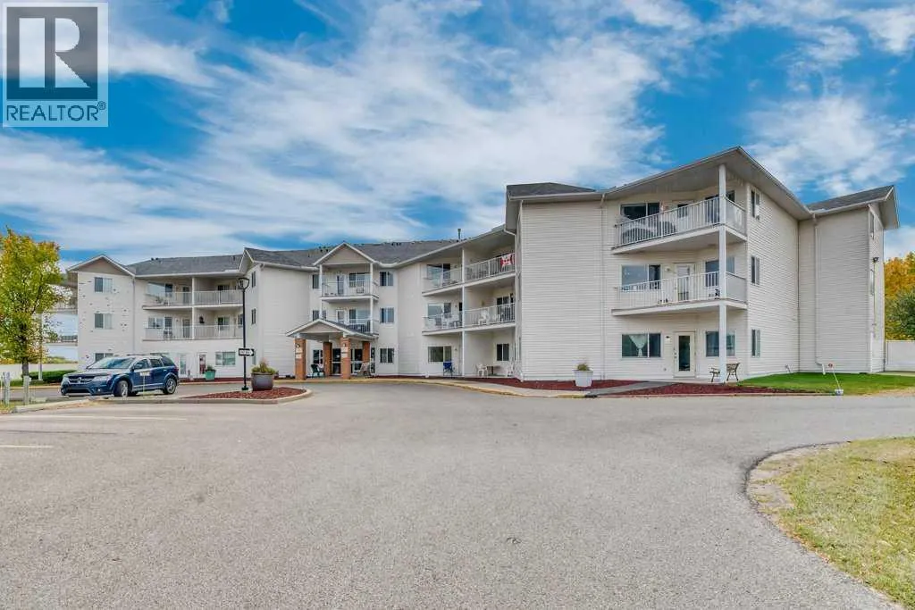 Apartment for rent: 102, 3 Parklane Way, Strathmore, Alberta T1P 1N6