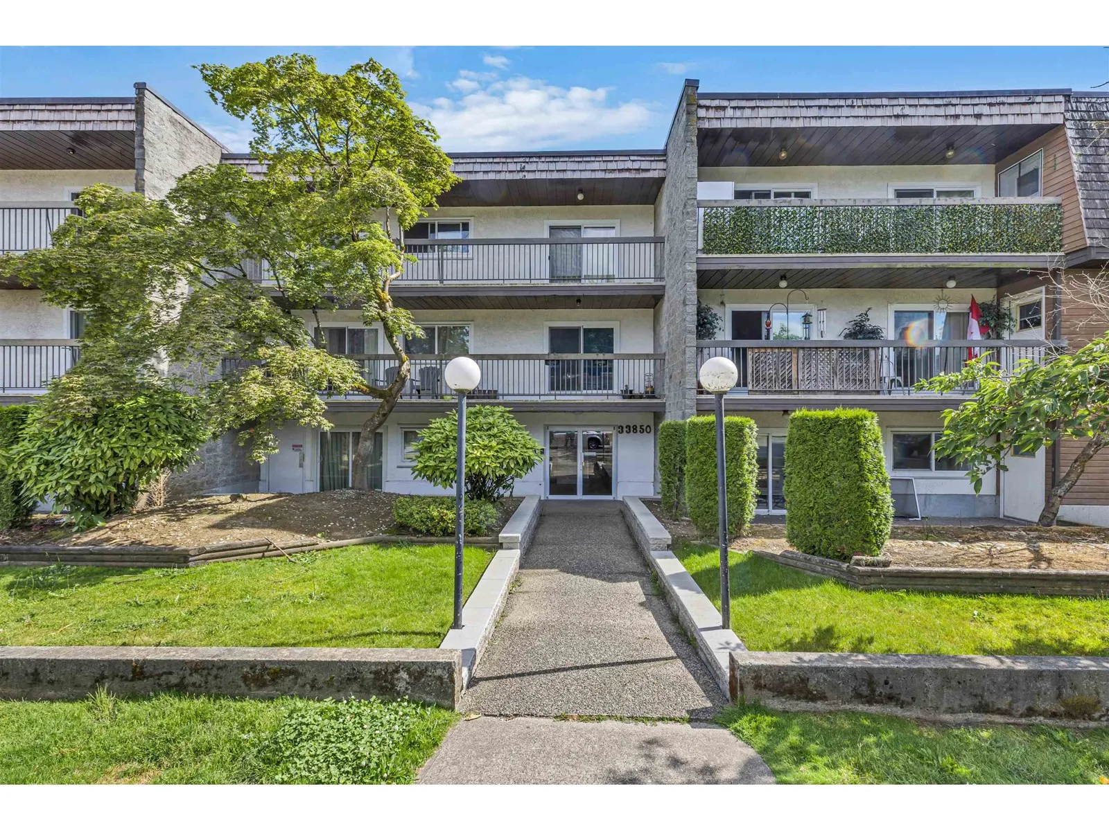 Apartment for rent: 102 33850 Fern Street, Abbotsford, British Columbia V2S 6C3