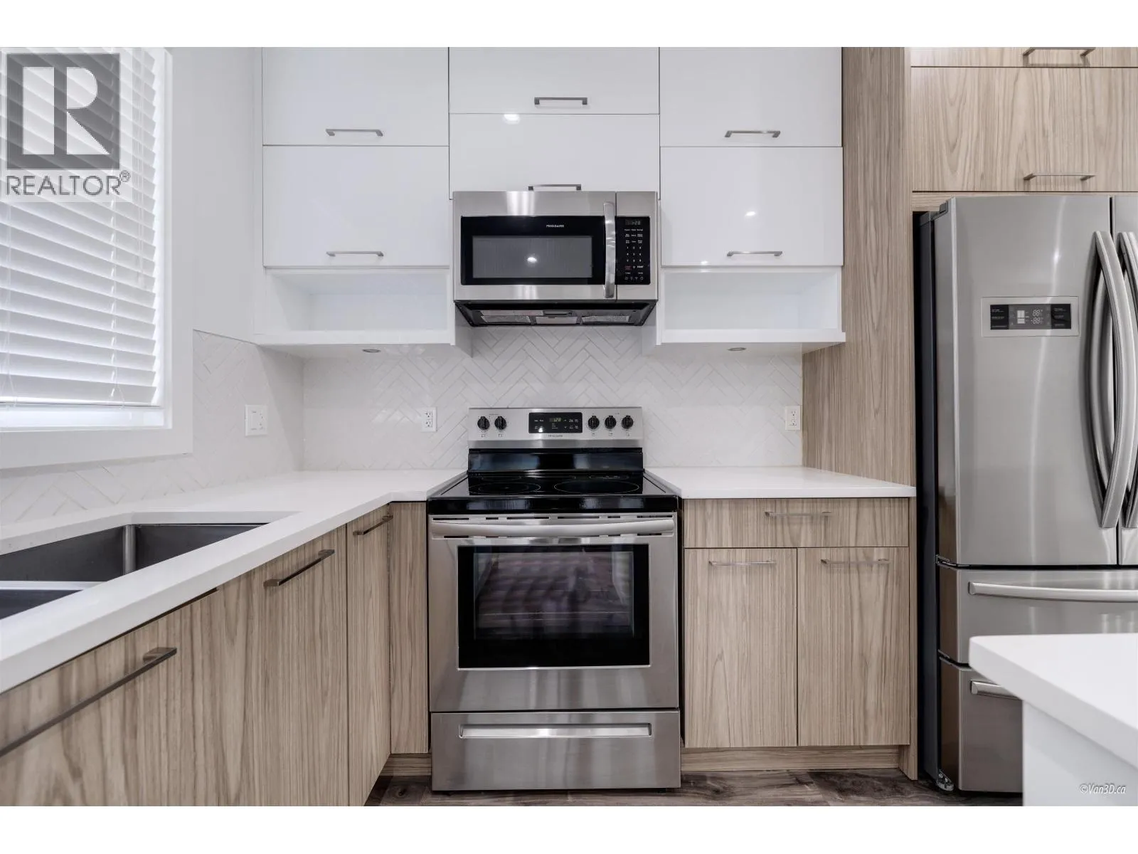 Row / Townhouse for rent: 102 3423 Roxton Avenue, Coquitlam, British Columbia V3B 0G7