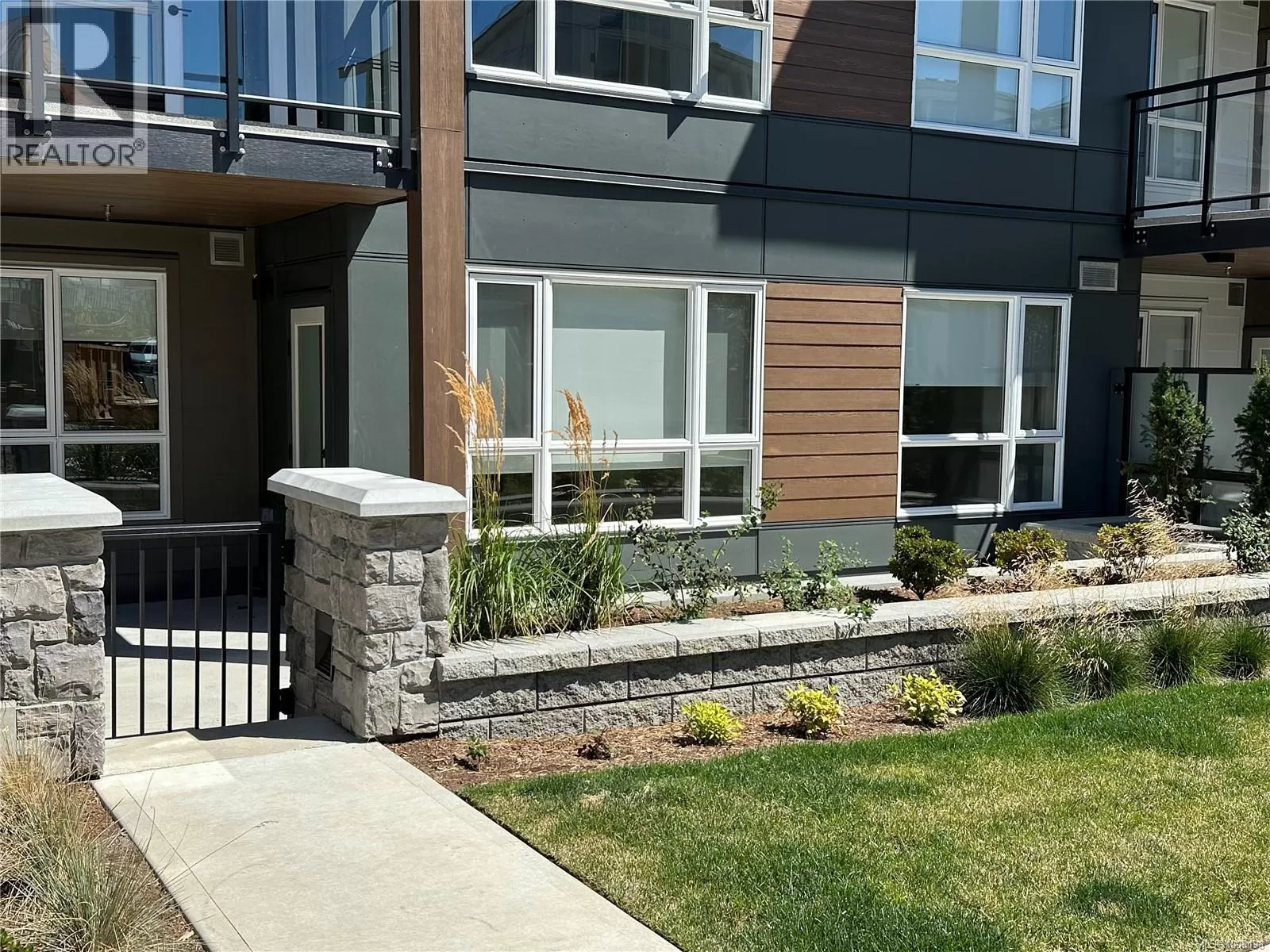 Apartment for rent: 102 3564 A Ryder Hesjedal Way, Colwood, British Columbia V9C 0V3