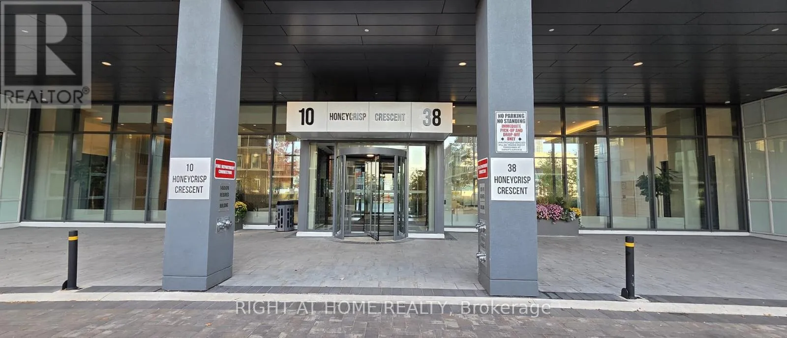 Apartment for rent: 102 - 38 Honeycrisp Acres, Vaughan, Ontario L4K 0M8