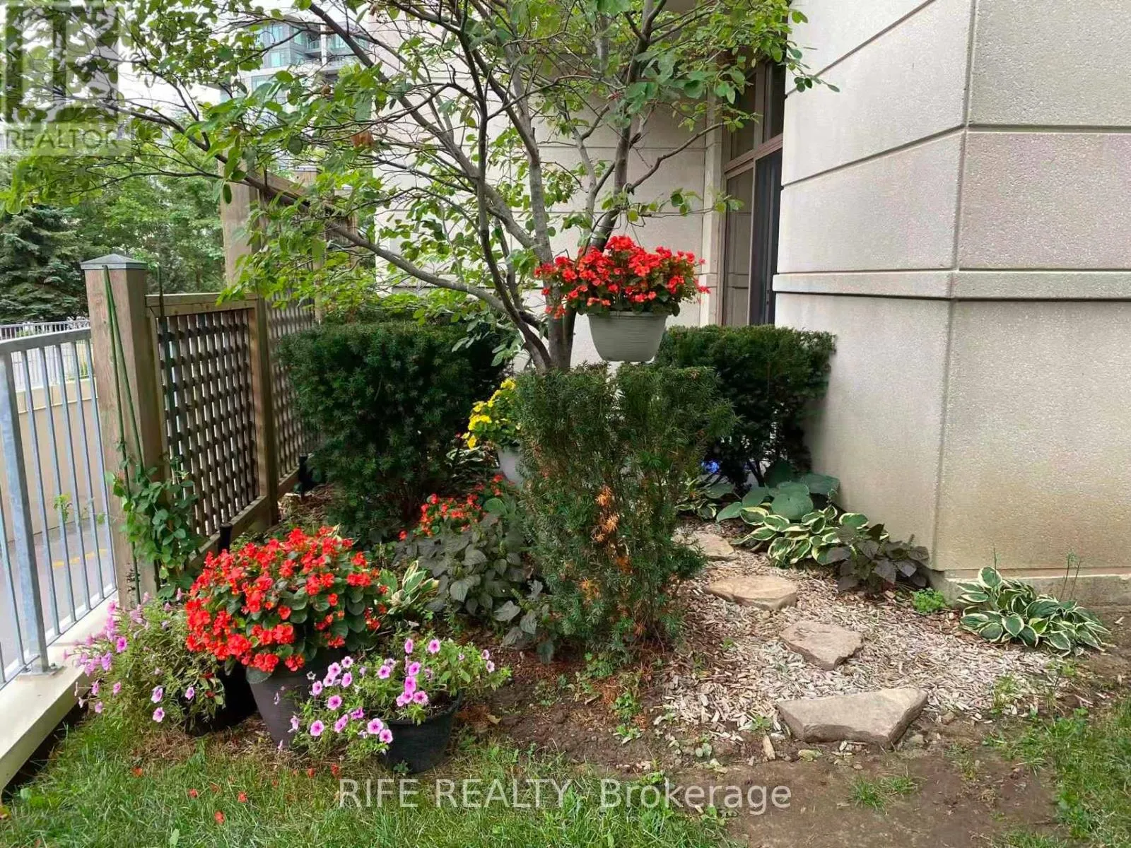 Apartment for rent: 102 - 39 Galleria Parkway, Markham, Ontario L3T 0A6