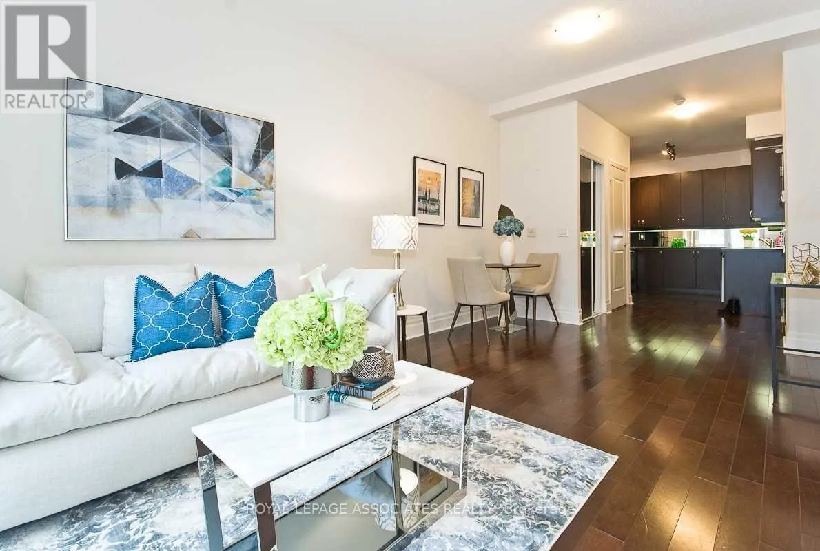 Apartment for rent: 102 - 39 Upper Duke Crescent, Markham, Ontario L6G 0B8