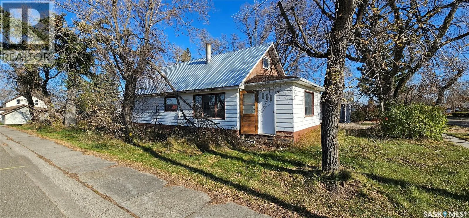 House for rent: 102 3rd Avenue E, Kelvington, Saskatchewan S0A 1W0