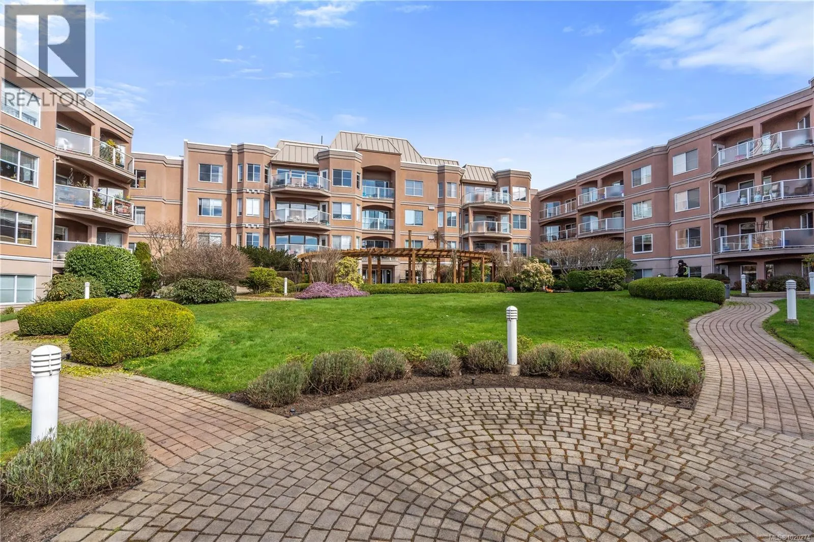 Apartment for rent: 102 405 Quebec St, Victoria, British Columbia V8V 4Z2