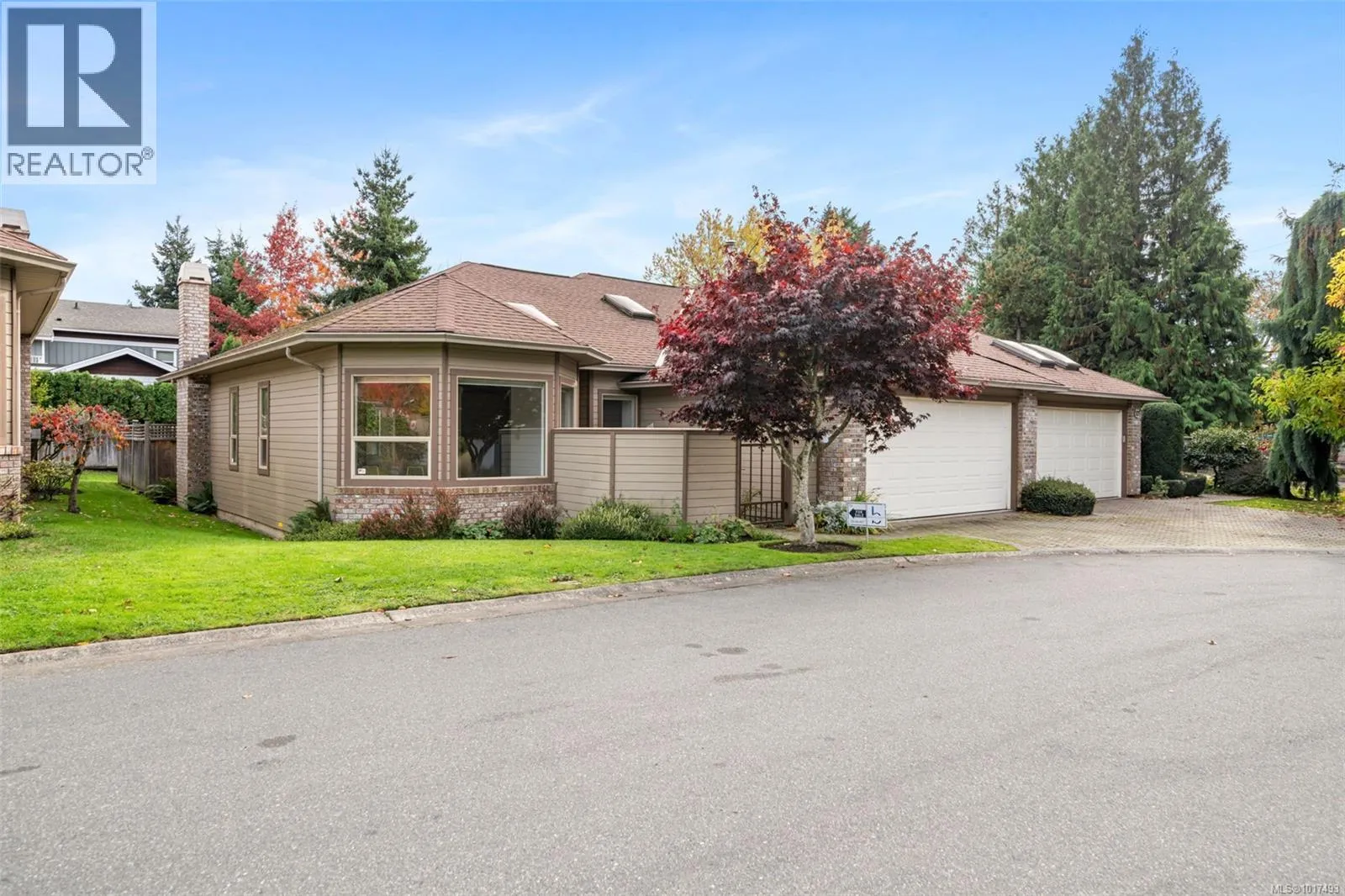 Row / Townhouse for rent: 102 4515 Pipeline Rd, Saanich, British Columbia V8Z 5M3