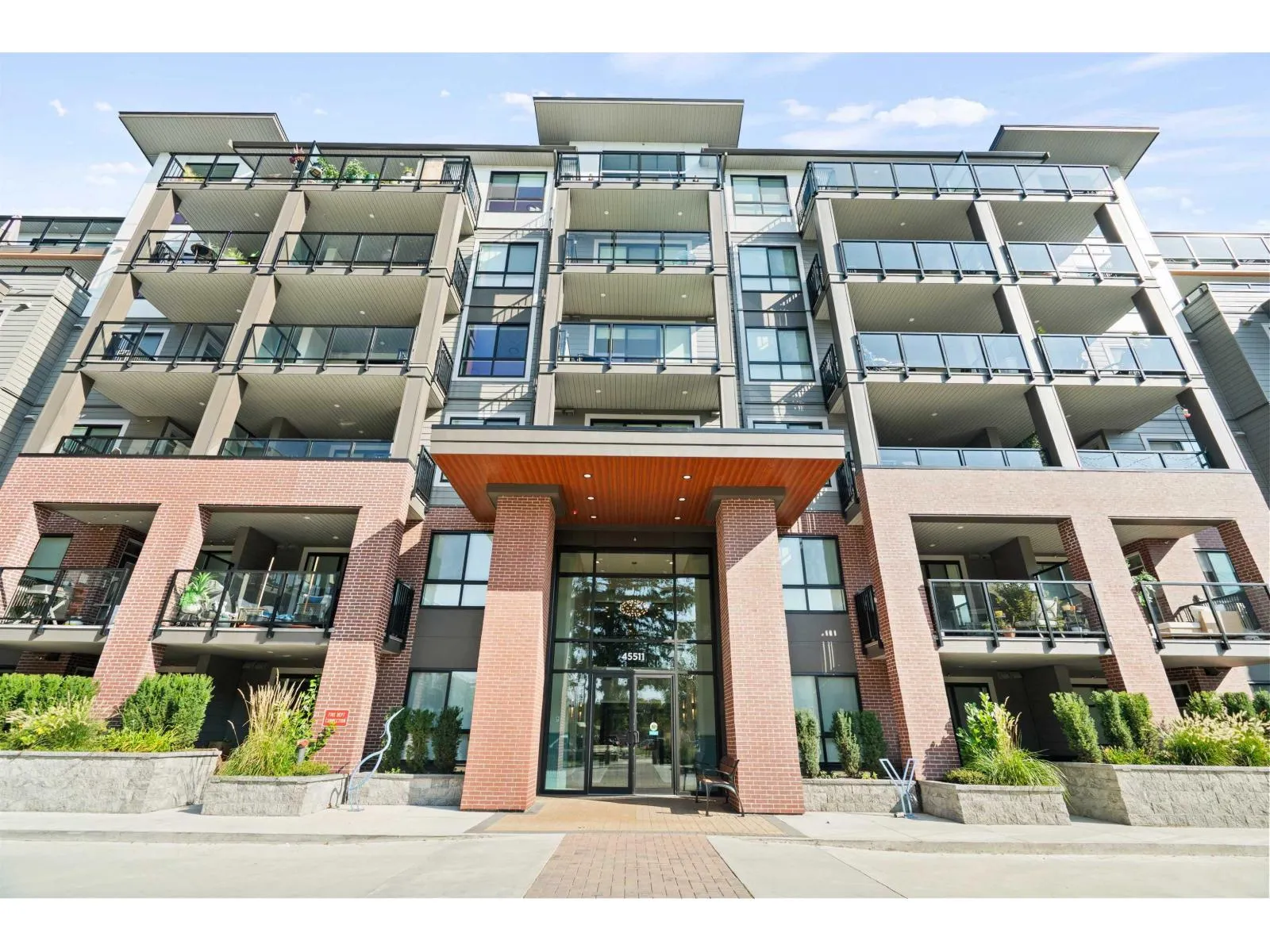 Apartment for rent: 102 45511 Campus Drive|garrison Crossing, Chilliwack, British Columbia V2R 6K8