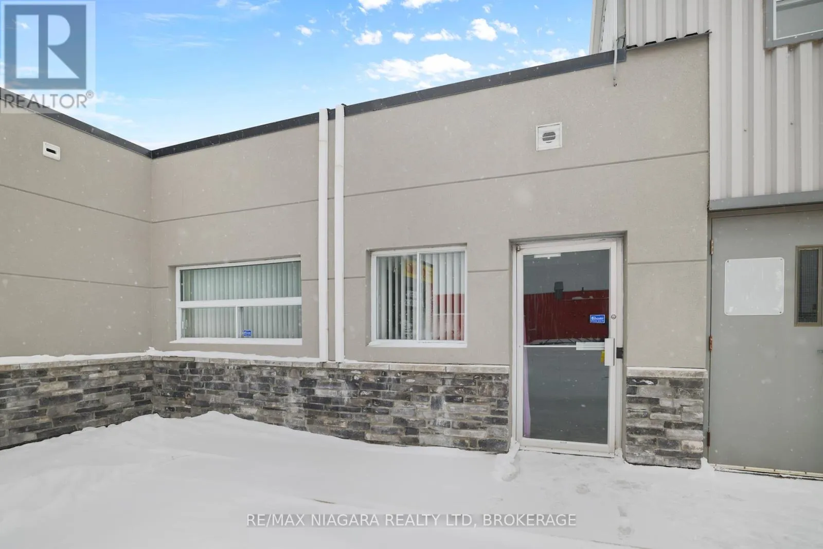 Retail for rent: 102 - 4807 Kent Avenue, Niagara Falls, Ontario L2H 1J5